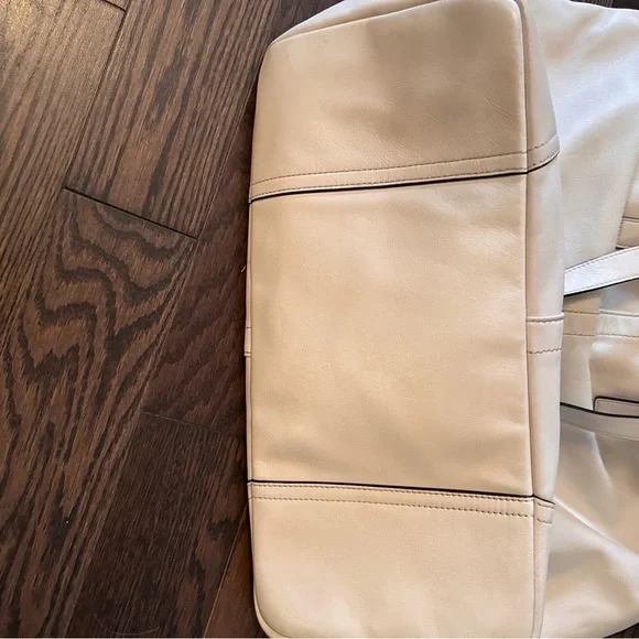 Coach Cream Shoulder Bag - Picture 4 of 7